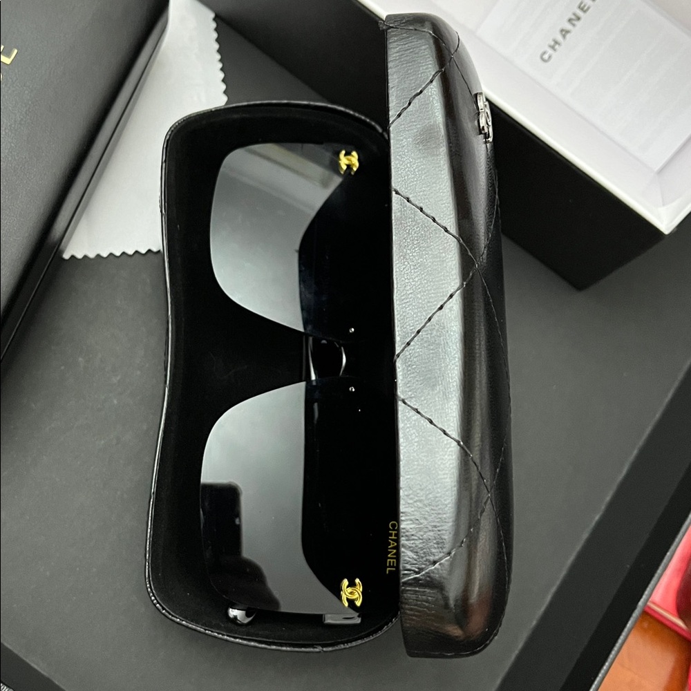Chanel sunglasses - Picture 11 of 14